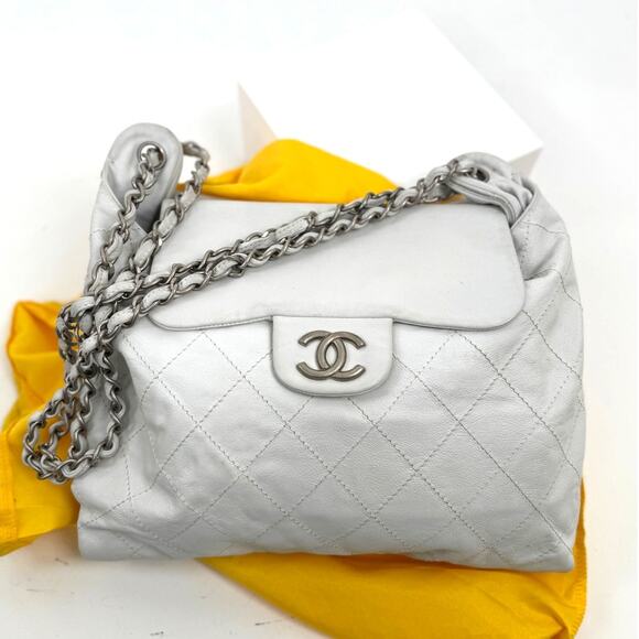 Chanel White Leather Rare Runway Archived Shoulder Bag w/Silver Hardware - Picture 4 of 17